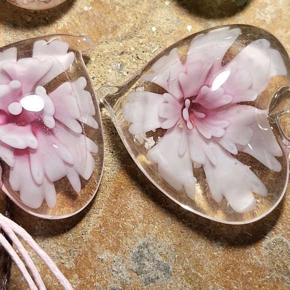 Handmade Murano Lampwork Glass Heart/Flower Pendant Necklace with Glow Flakes. - Picture 2 of 7